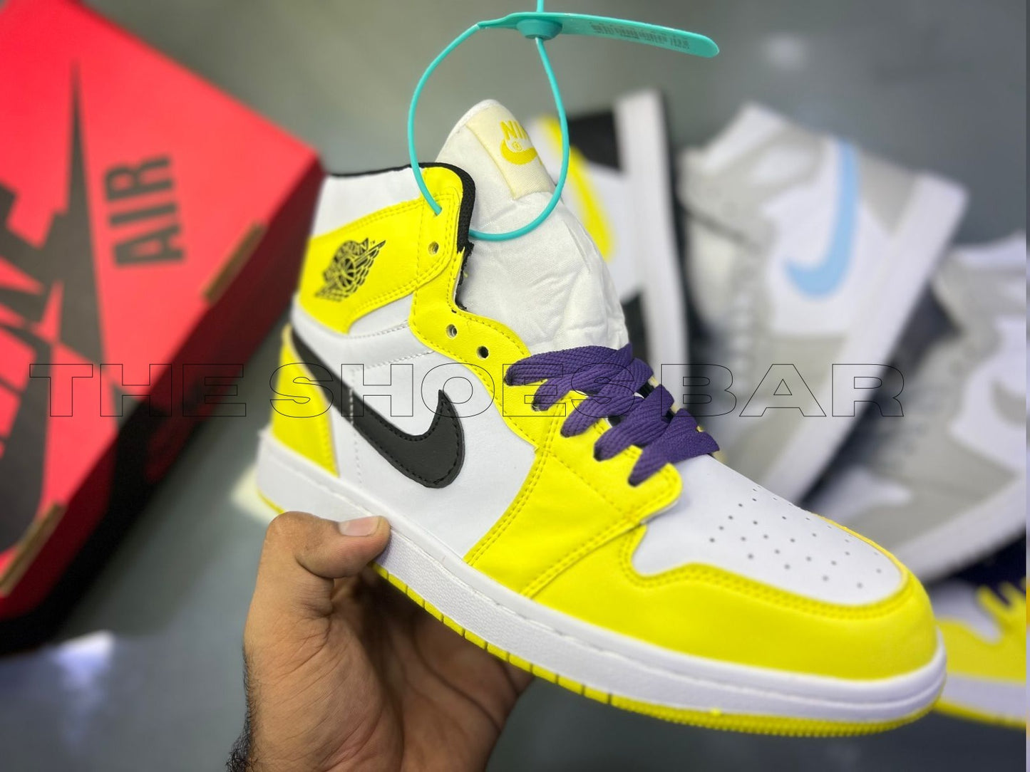 Nike Air Jordan 1 High - Yellow & Black