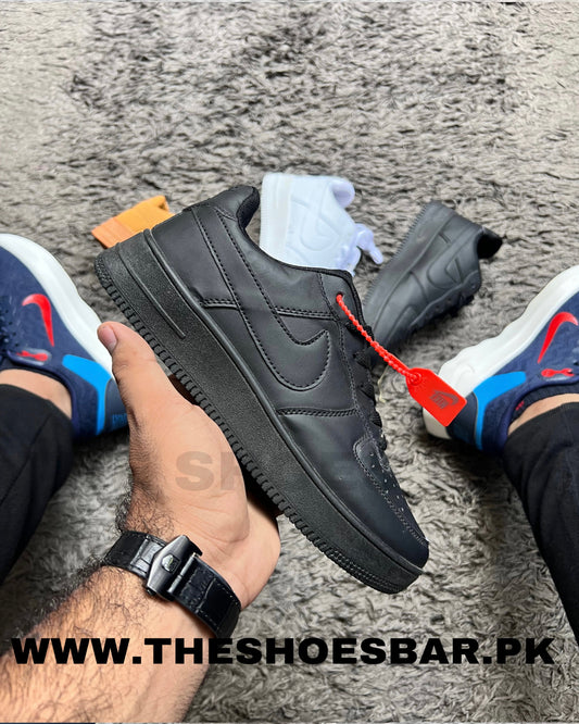 NIKE AIRFORCE 1 TRIPPLE BLACK