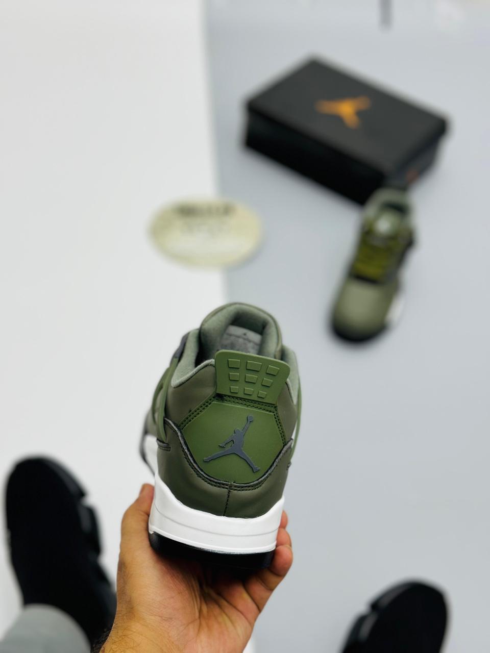 Nike Air Jordan Retro 4 High - OLIVE GREEN