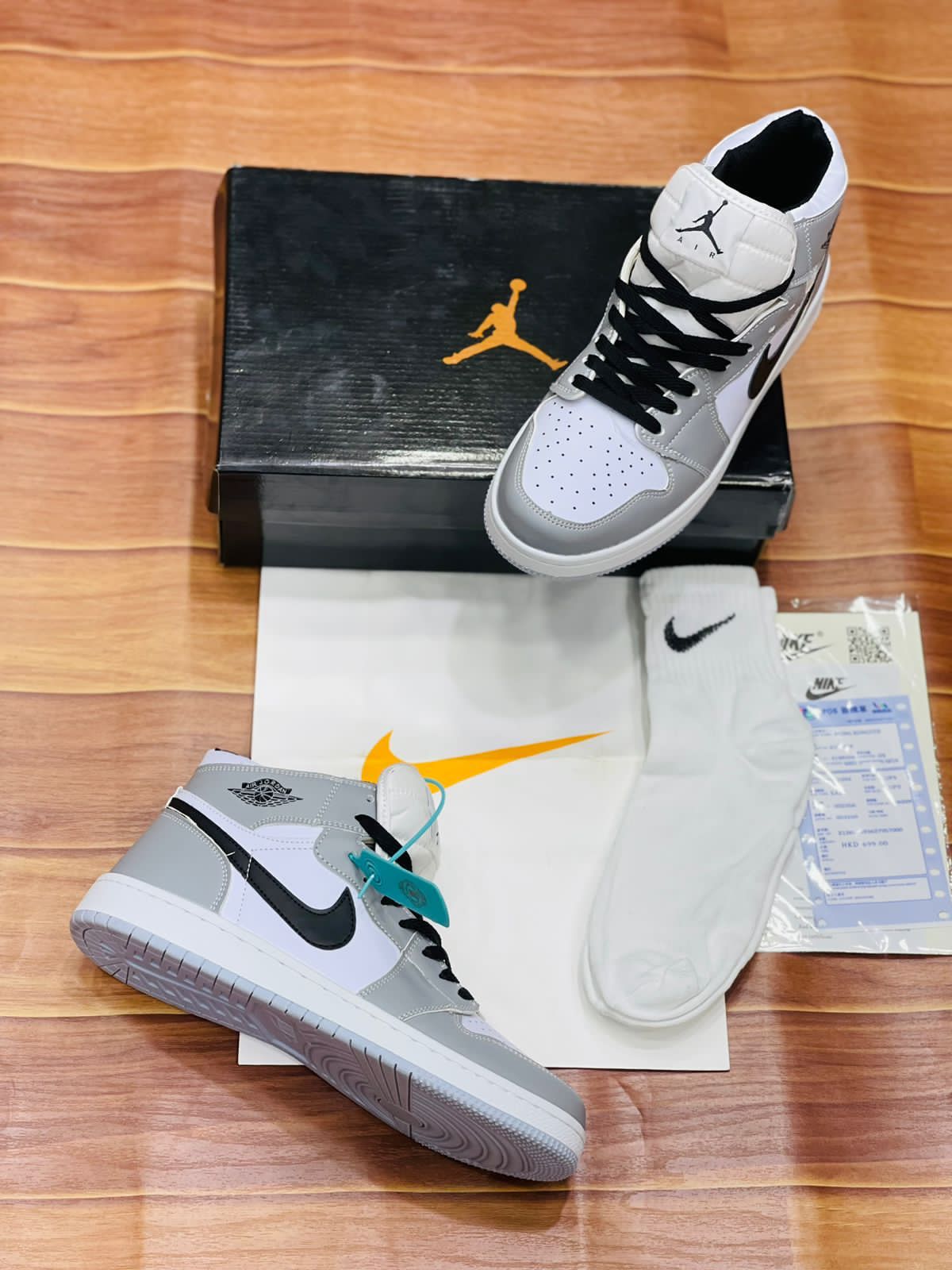 Nike Air outlet Jordan 1 Mid Light Smoke Grey