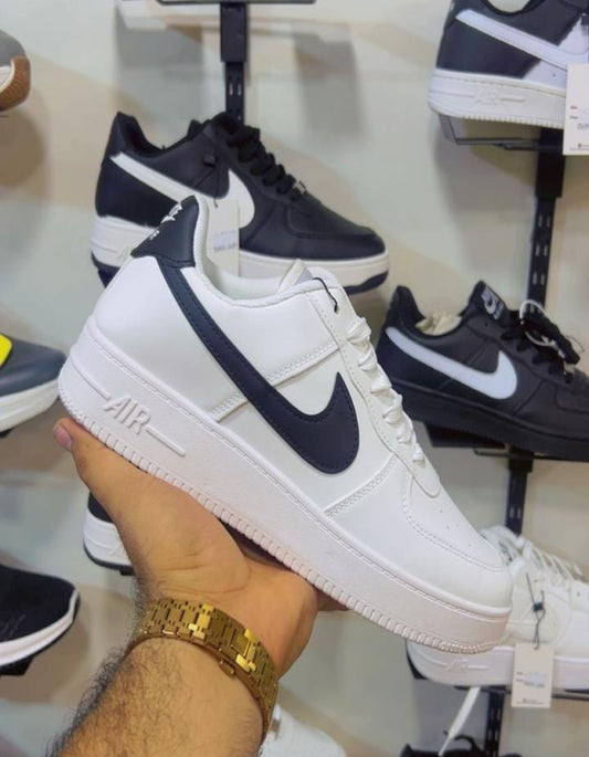 NIKE AIR FORCE 1 '07 WHITE AND BLACK