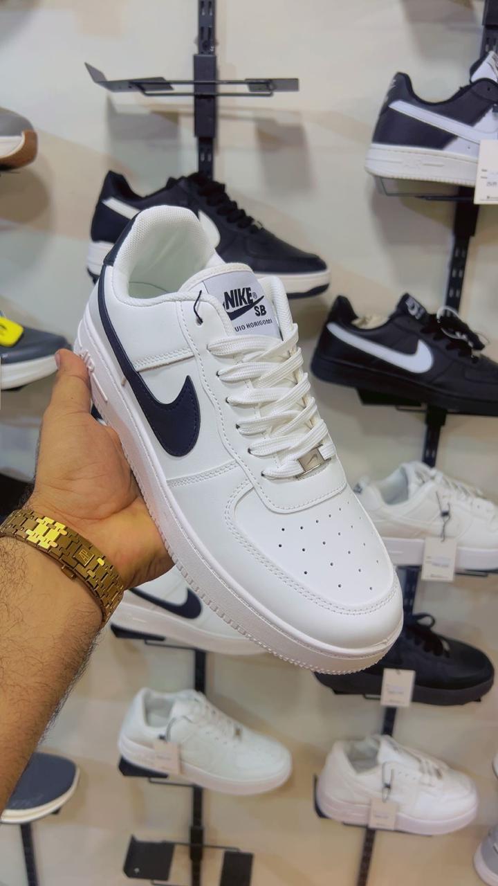 NIKE AIR FORCE 1 '07 WHITE AND BLACK