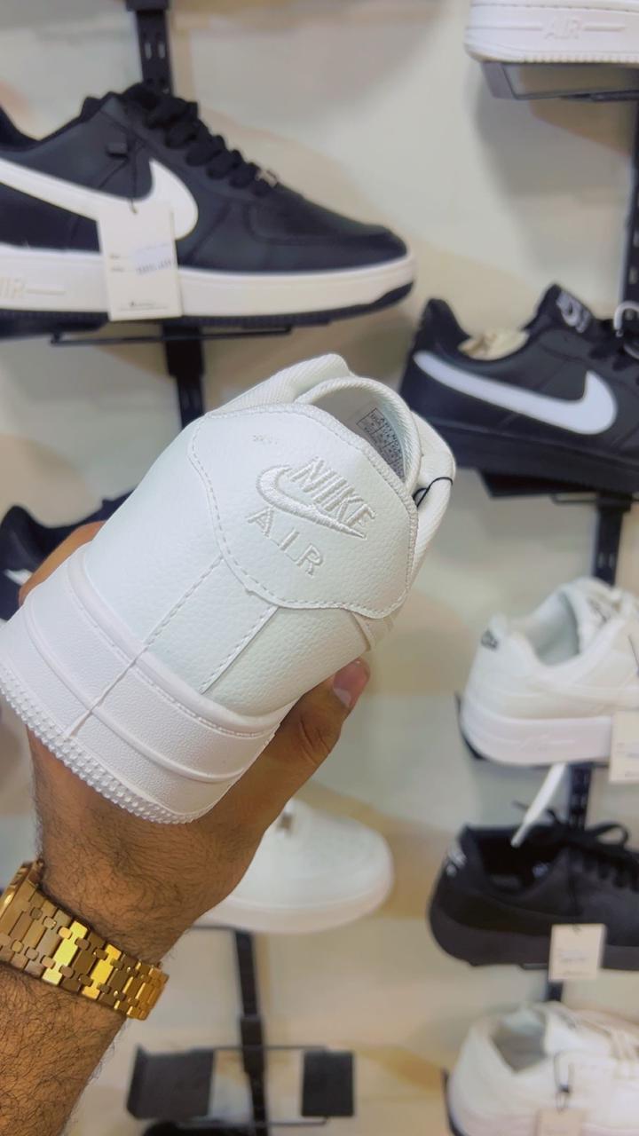 NIKE AIR FORCE 1 '07 WHITE