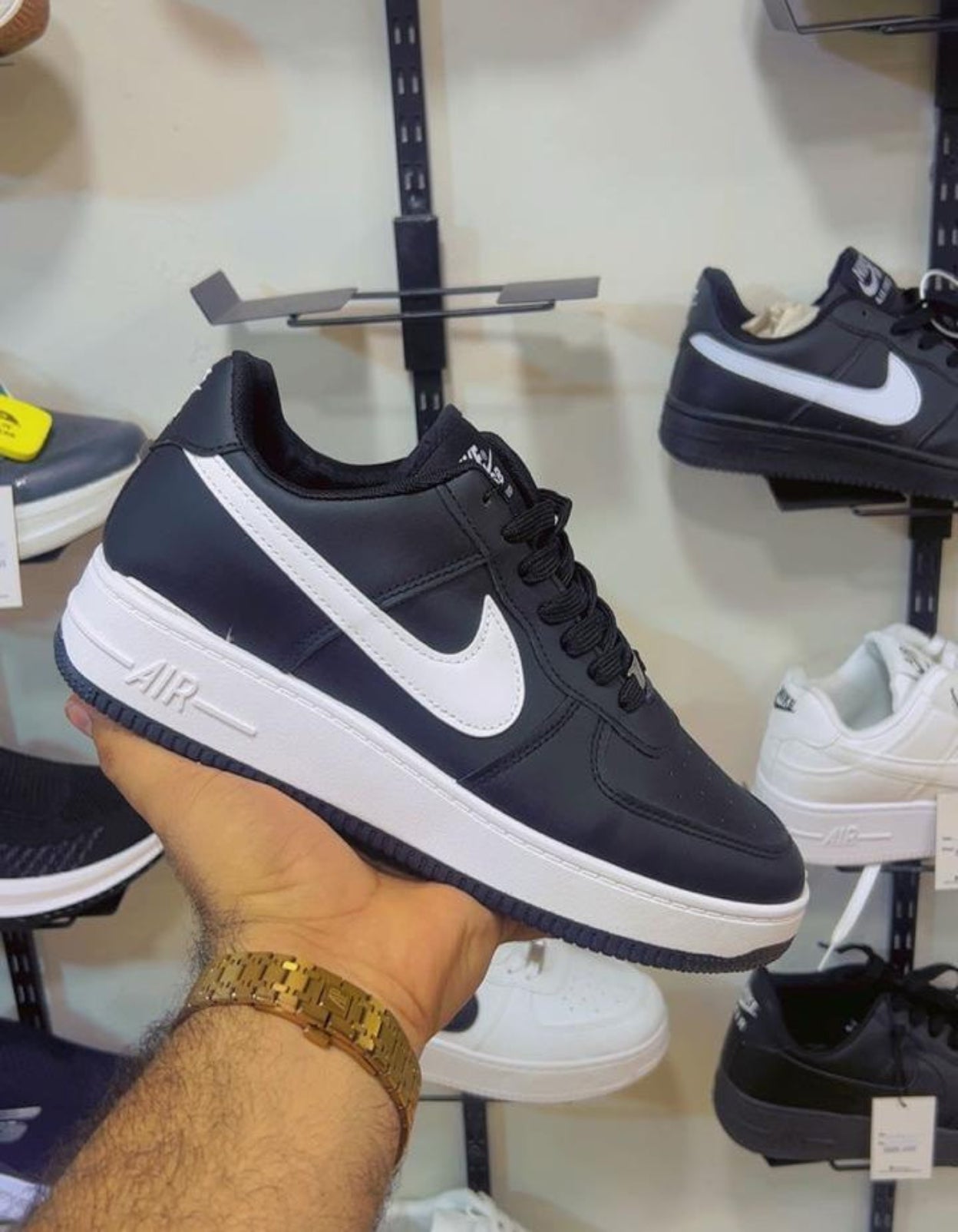 NIKE AIR FORCE 1 '07 BLACK AND WHITE (03)