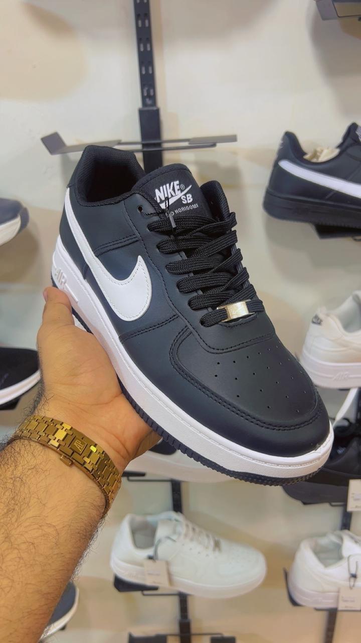 NIKE AIR FORCE 1 '07 BLACK AND WHITE (03)