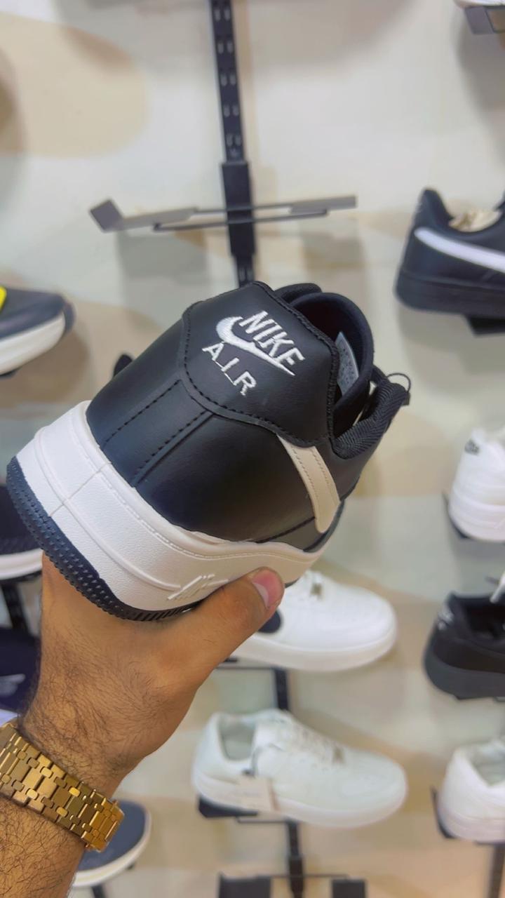 NIKE AIR FORCE 1 '07 BLACK AND WHITE (03)