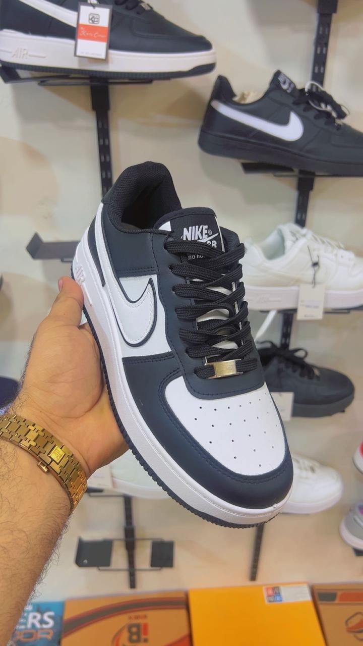 NIKE AIR FORCE 1 '07 BLACK AND WHITE (01)