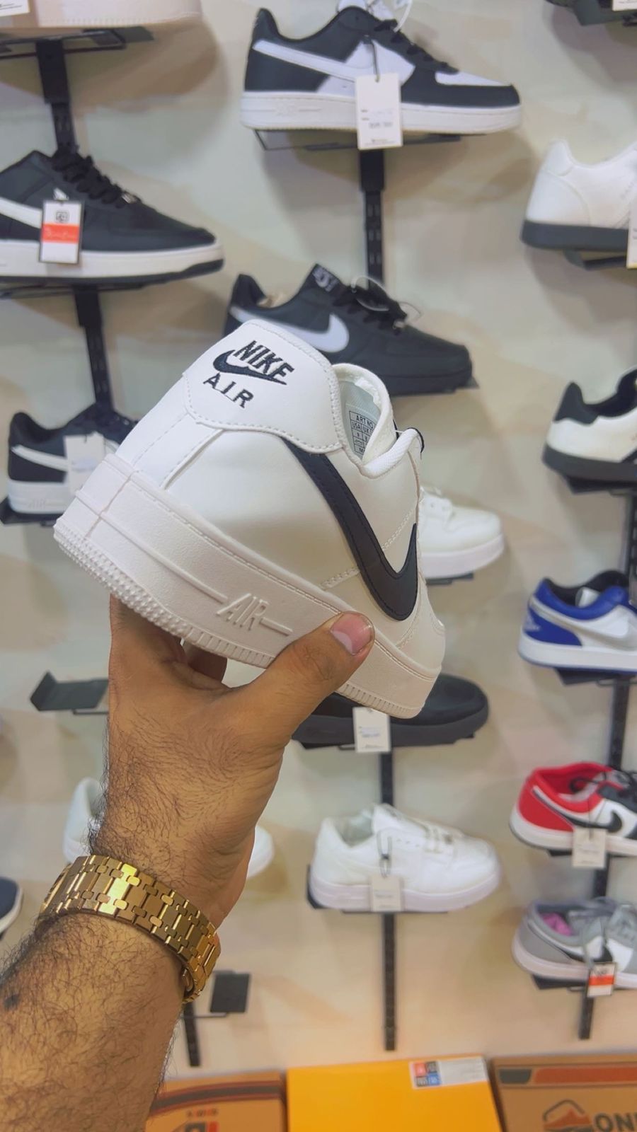 NIKE AIR FORCE 1 '07 WHITE AND BLACK