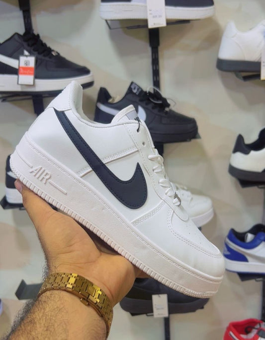 NIKE AIR FORCE 1 '07 WHITE AND BLACK