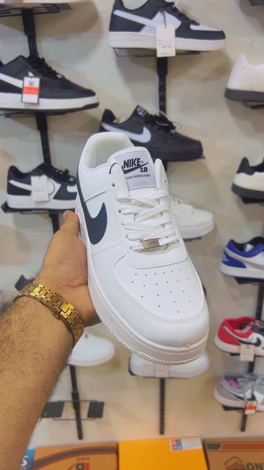 NIKE AIR FORCE 1 '07 WHITE AND BLACK