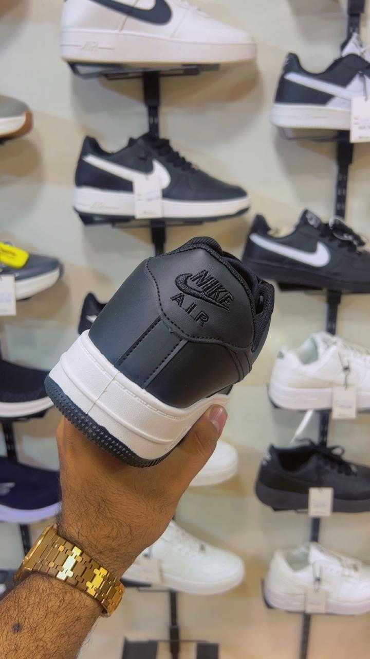 NIKE AIR FORCE 1 '07 BLACK