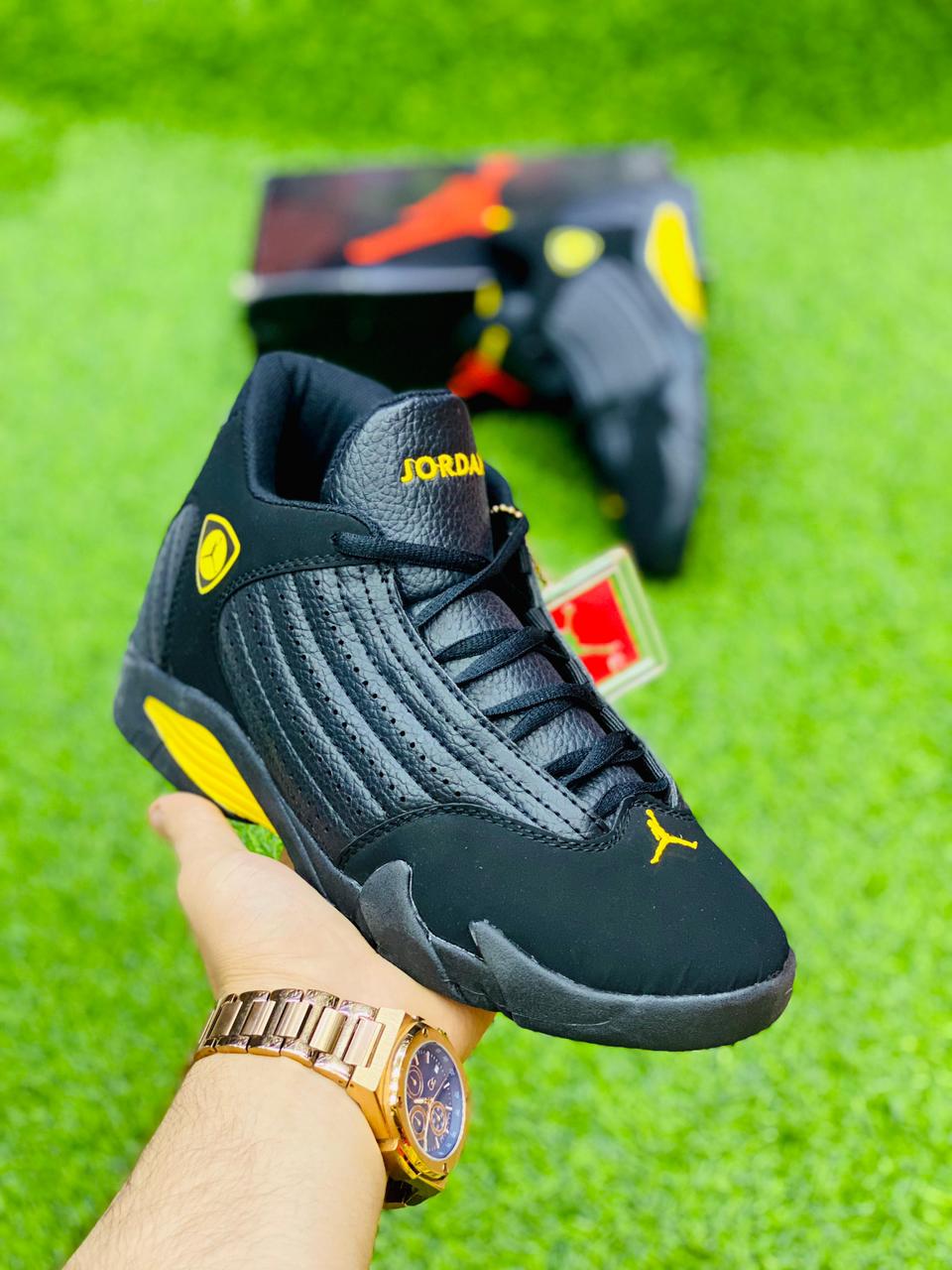 Nike Air Jordan 14 - Black & Yellow