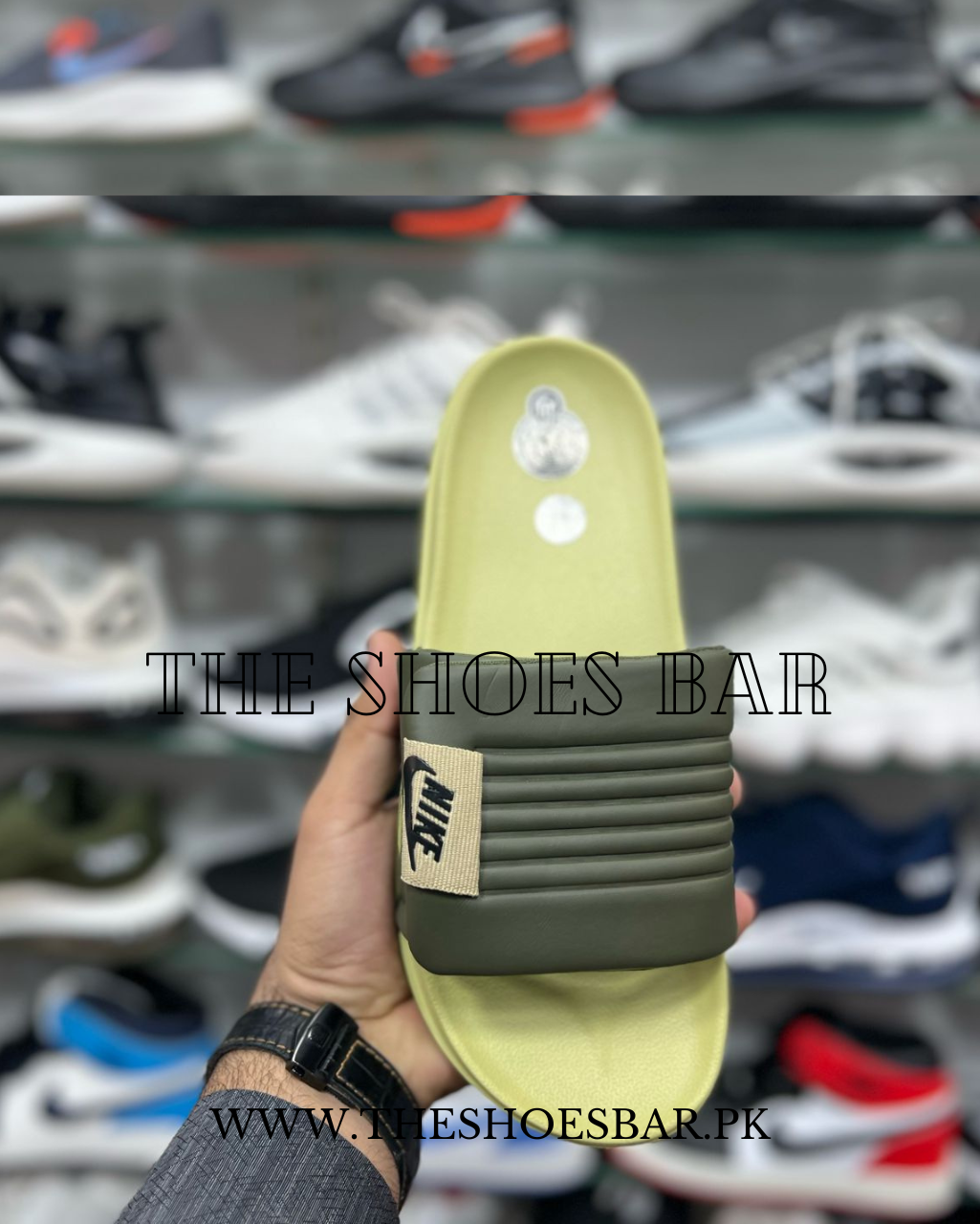 Nike "OFFCOURTADJUST" slide