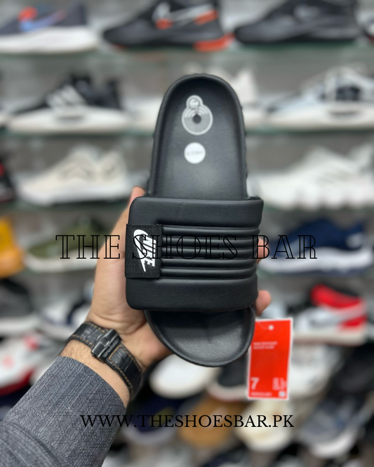 Nike "OFFCOURTADJUST" slide