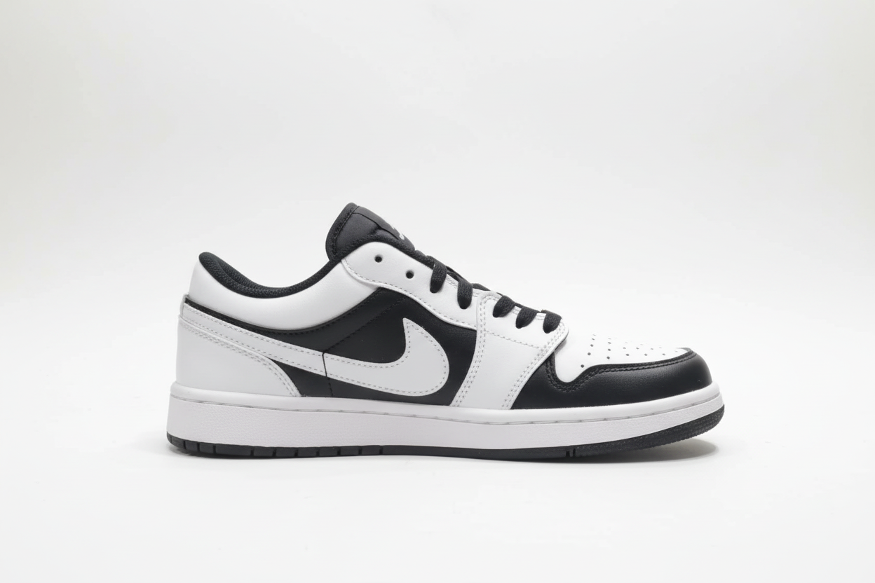 NIKE AIR JORDAN 1 LOW "PANDA" SNEAKER IN THE BLACK AND WHITE