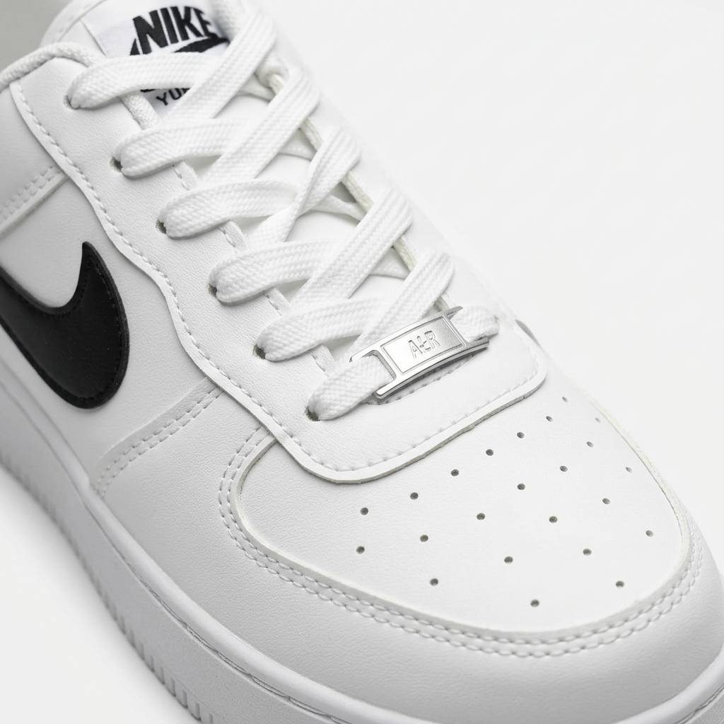 Laces and toe-box detail
