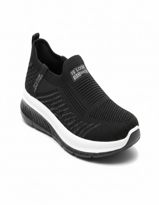 SKECHERS -IS LOW - GO WALK - BLACK